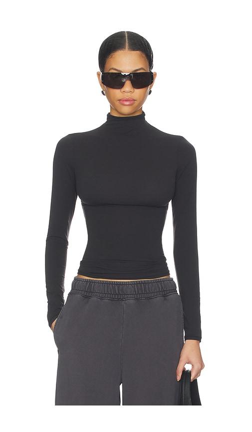skims fits everybody turtleneck top in black.