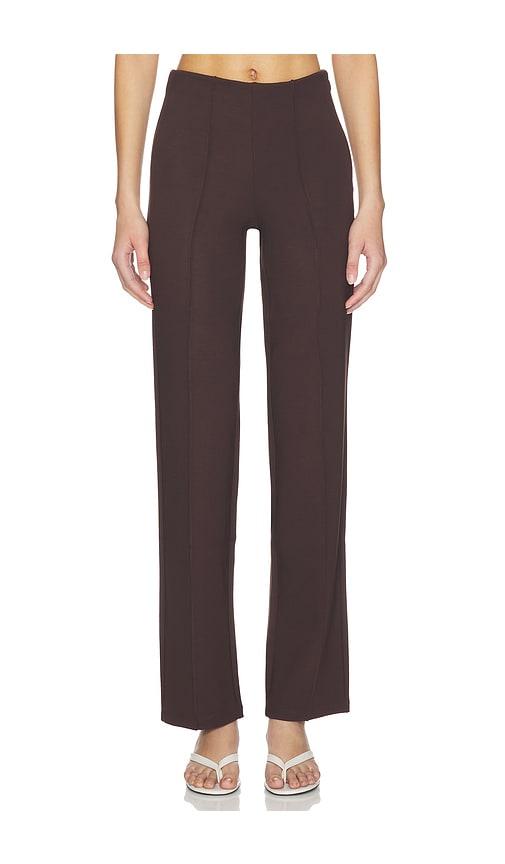 skims high waist pintuck straight pant in chocolate.