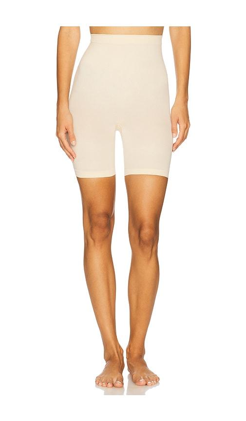 skims seamless sculpt mid thigh short in nude.