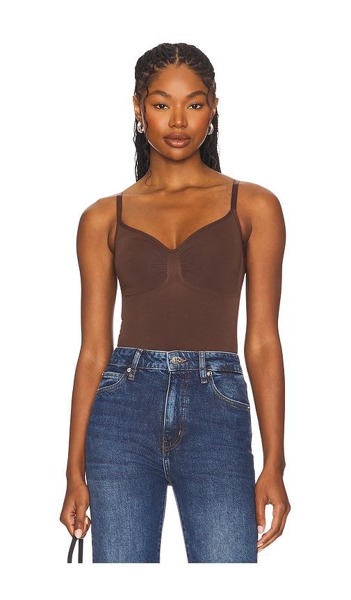 skims seamless sculpt thong bodysuit in chocolate.