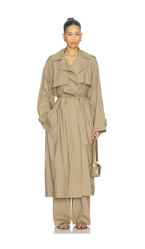 skims swiss cotton sateen trench coat in brown.