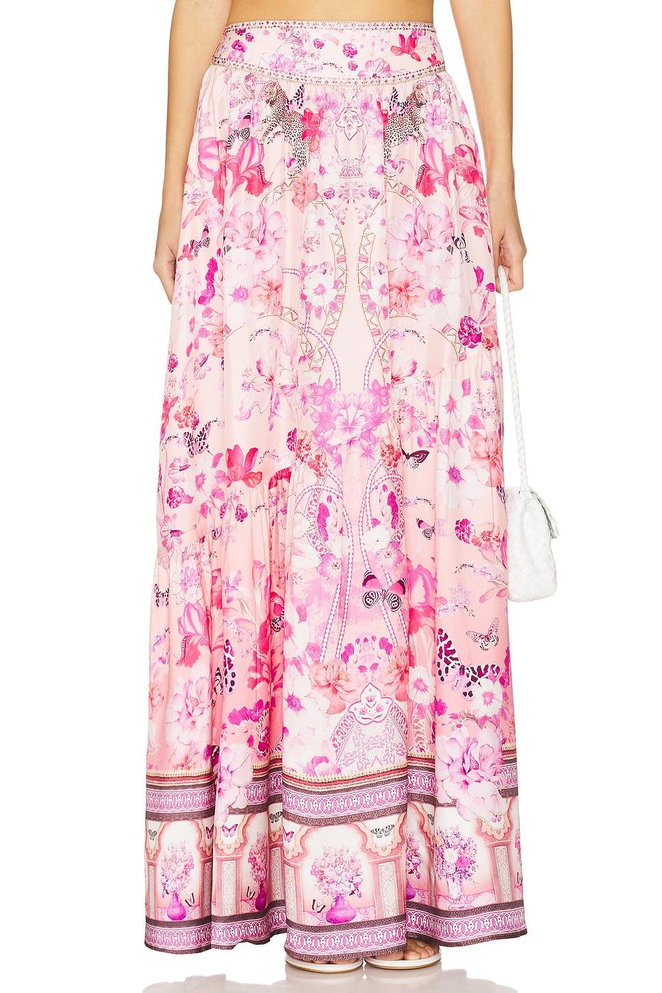 skirt with shaped seam