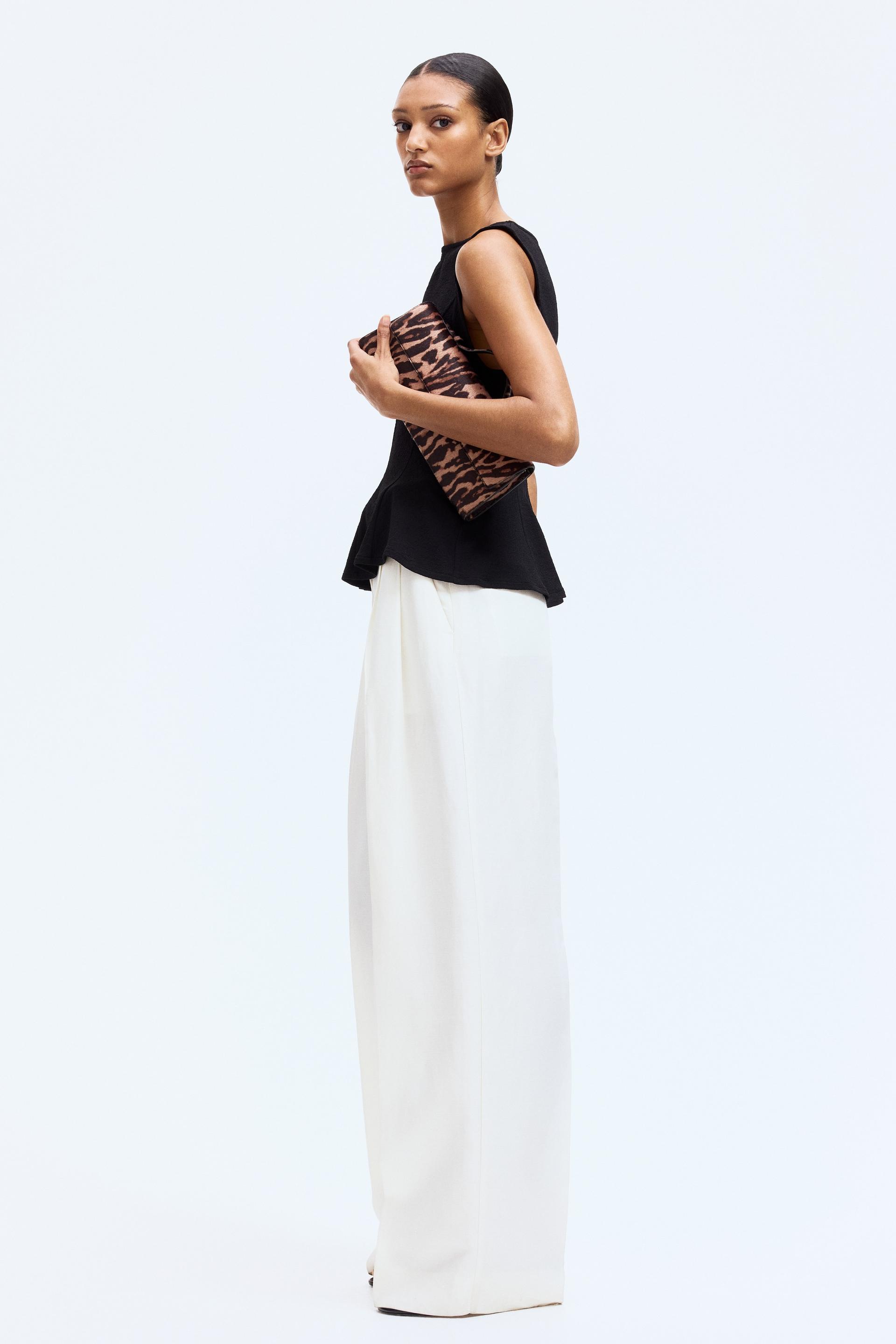 sleeveless peplum top