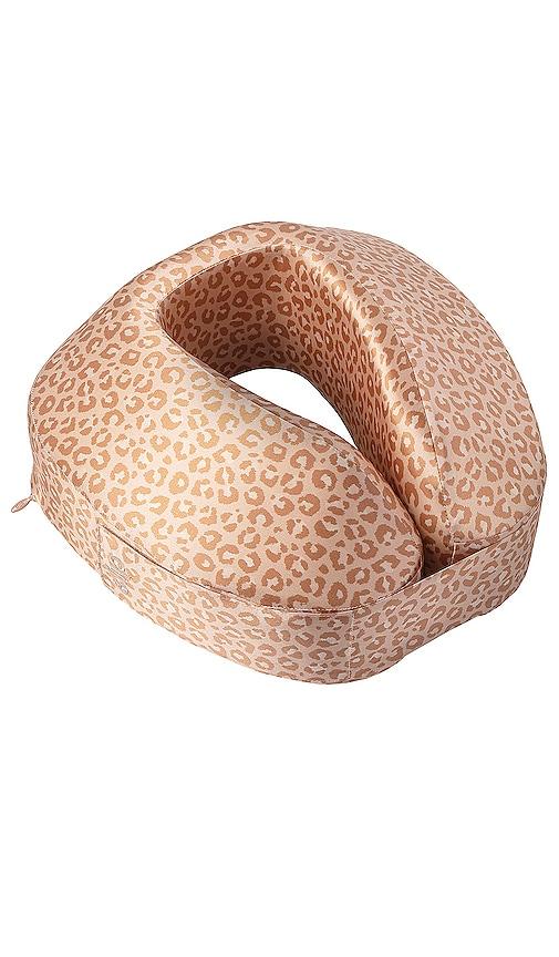 slip jet setter travel pillow in beauty: na.