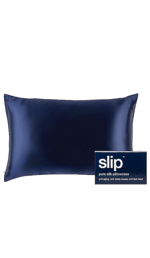 slip queen/standard pure silk pillowcase in navy in navy.