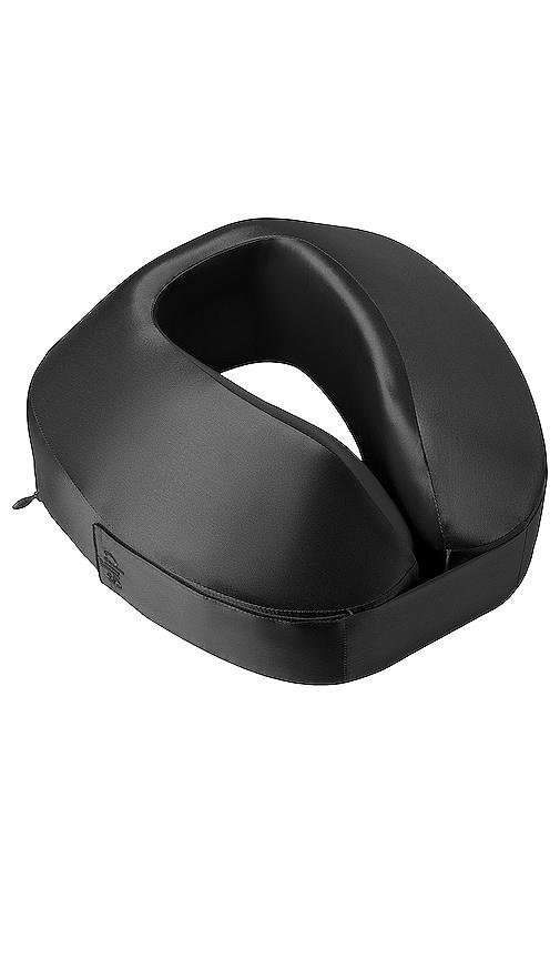 slip travel jet setter pillow in black.