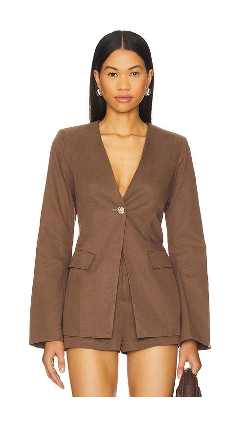 sndys emilie fitted blazer in brown.