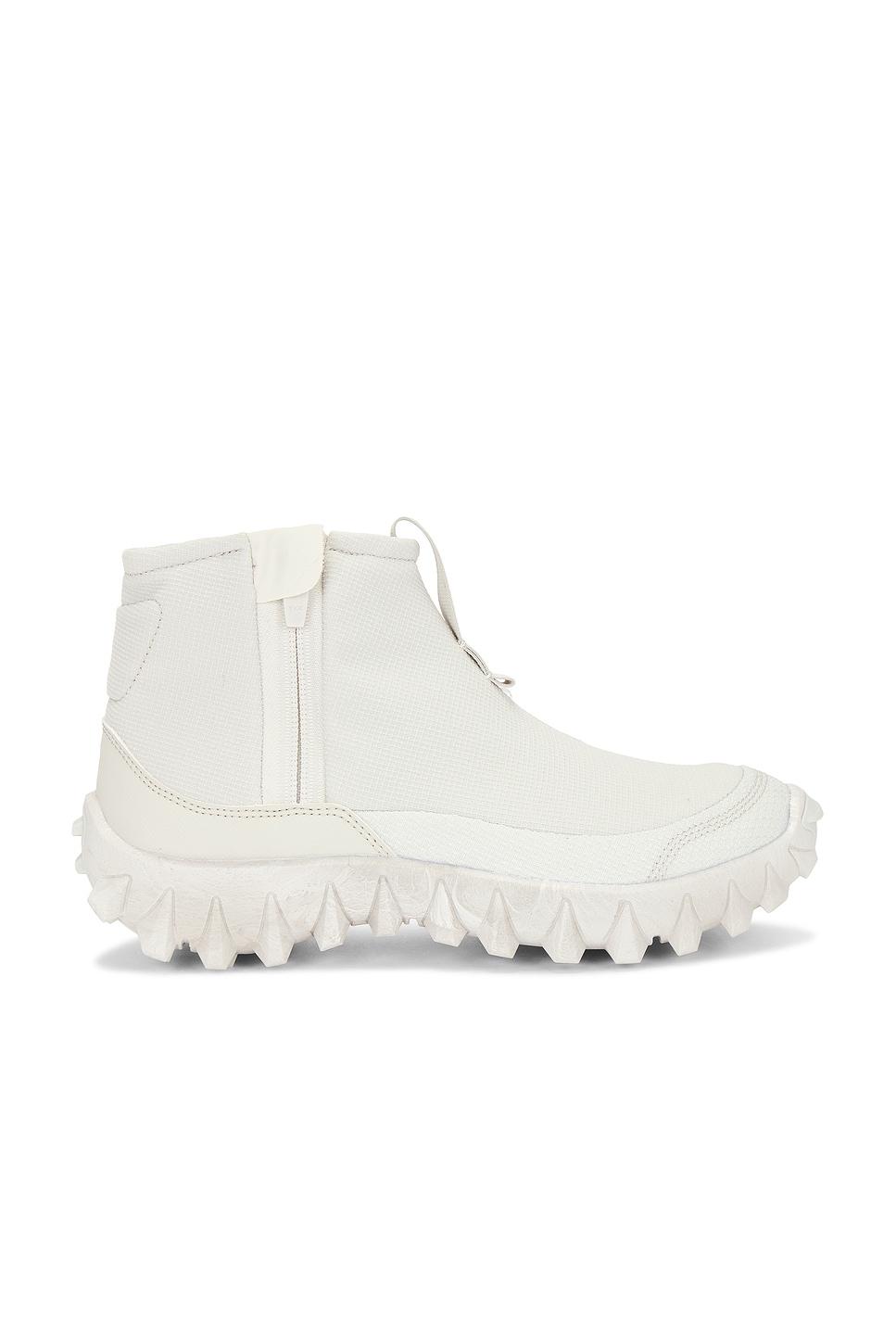 snowclog mid sneaker