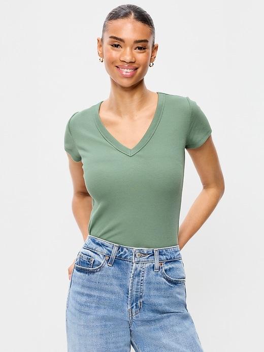 snug v-neck crop t-shirt