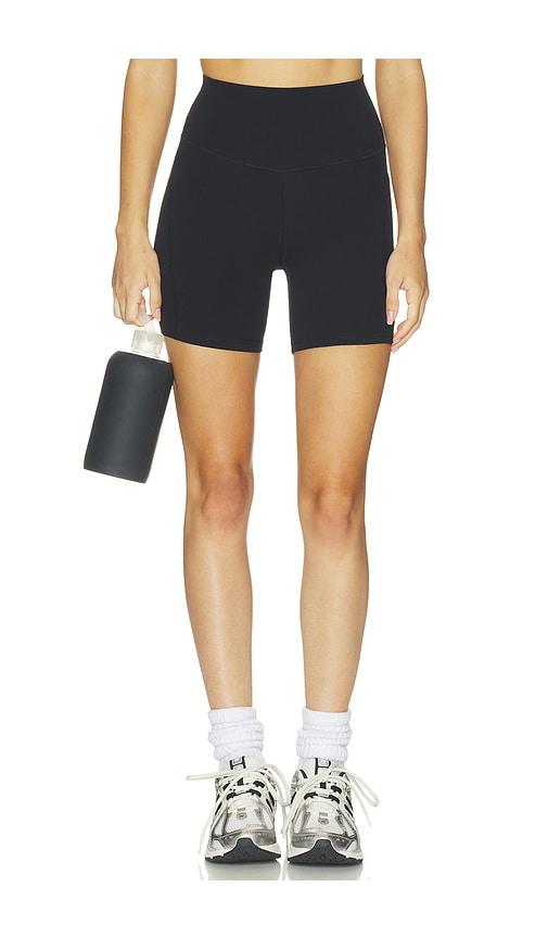 splits59 airweight high waist pocket short 6 in black.
