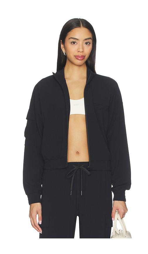 splits59 peaches airweight cargo jacket in black.