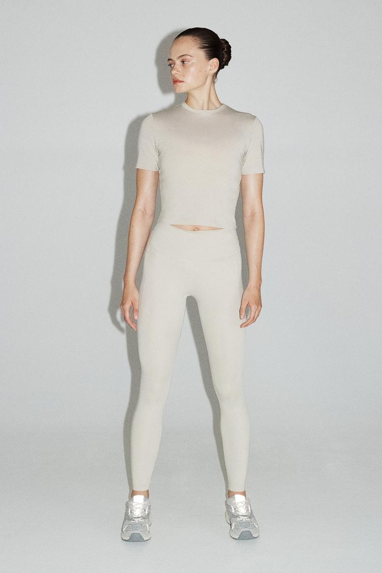 sports crop top in drymove™