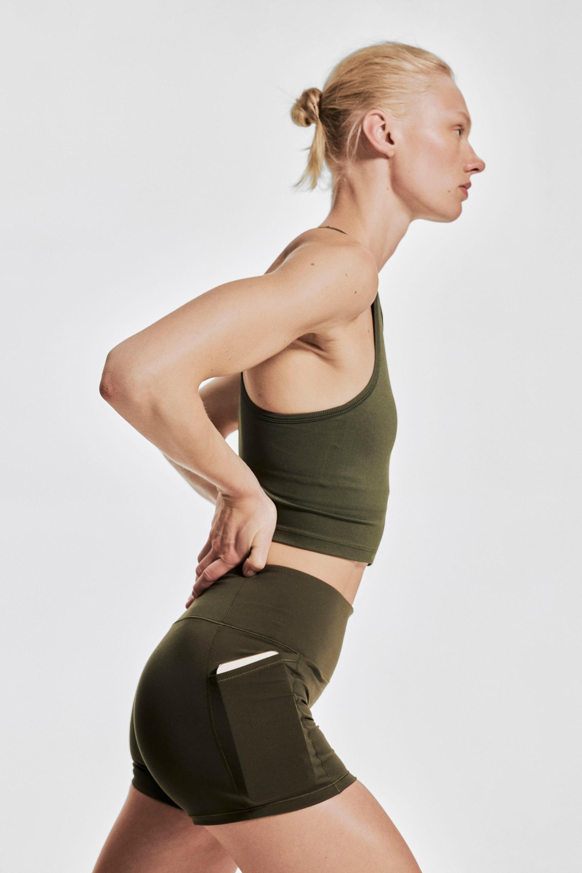 sports hot pants with drymove™