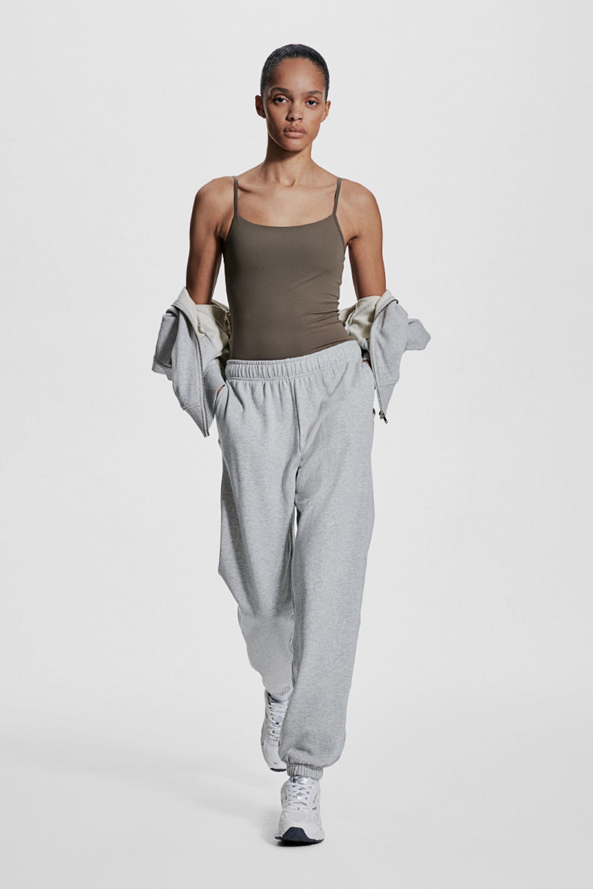 sports joggers with drymove™