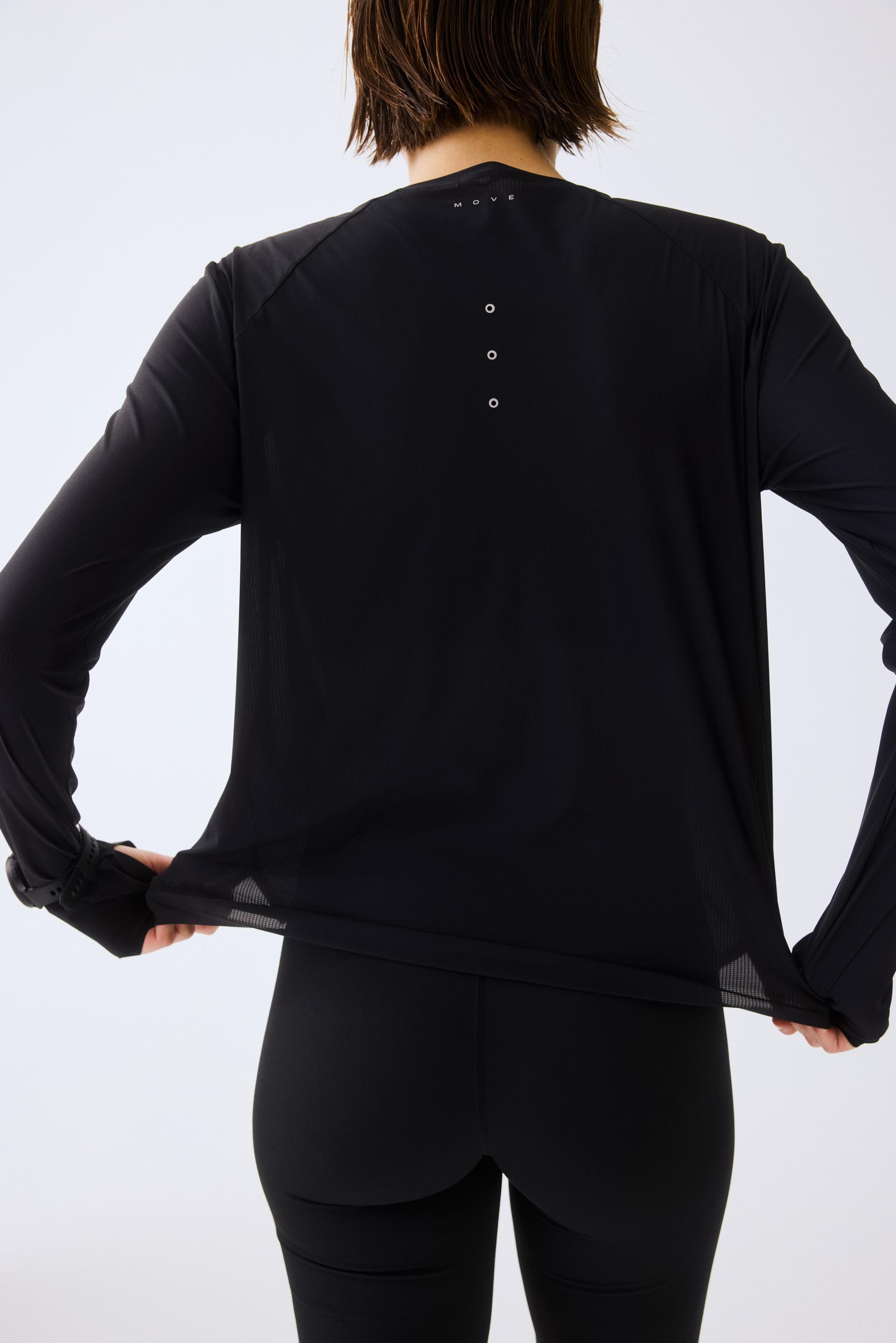 sports top with drymove™