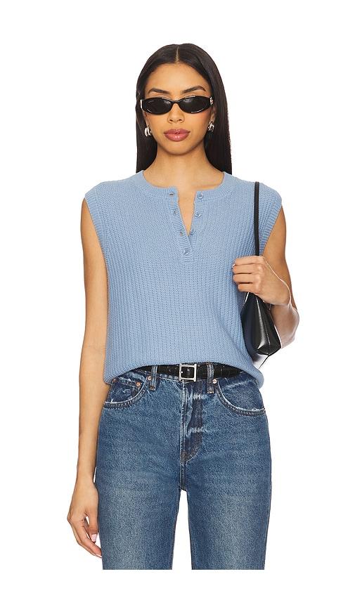 stitches & stripes frampton henley vest in baby blue.