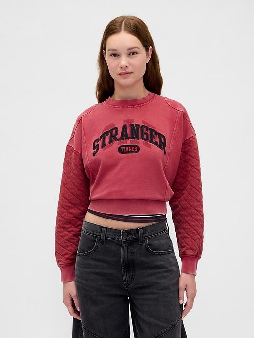 stranger things quilted-sleeve logo sweatshirt