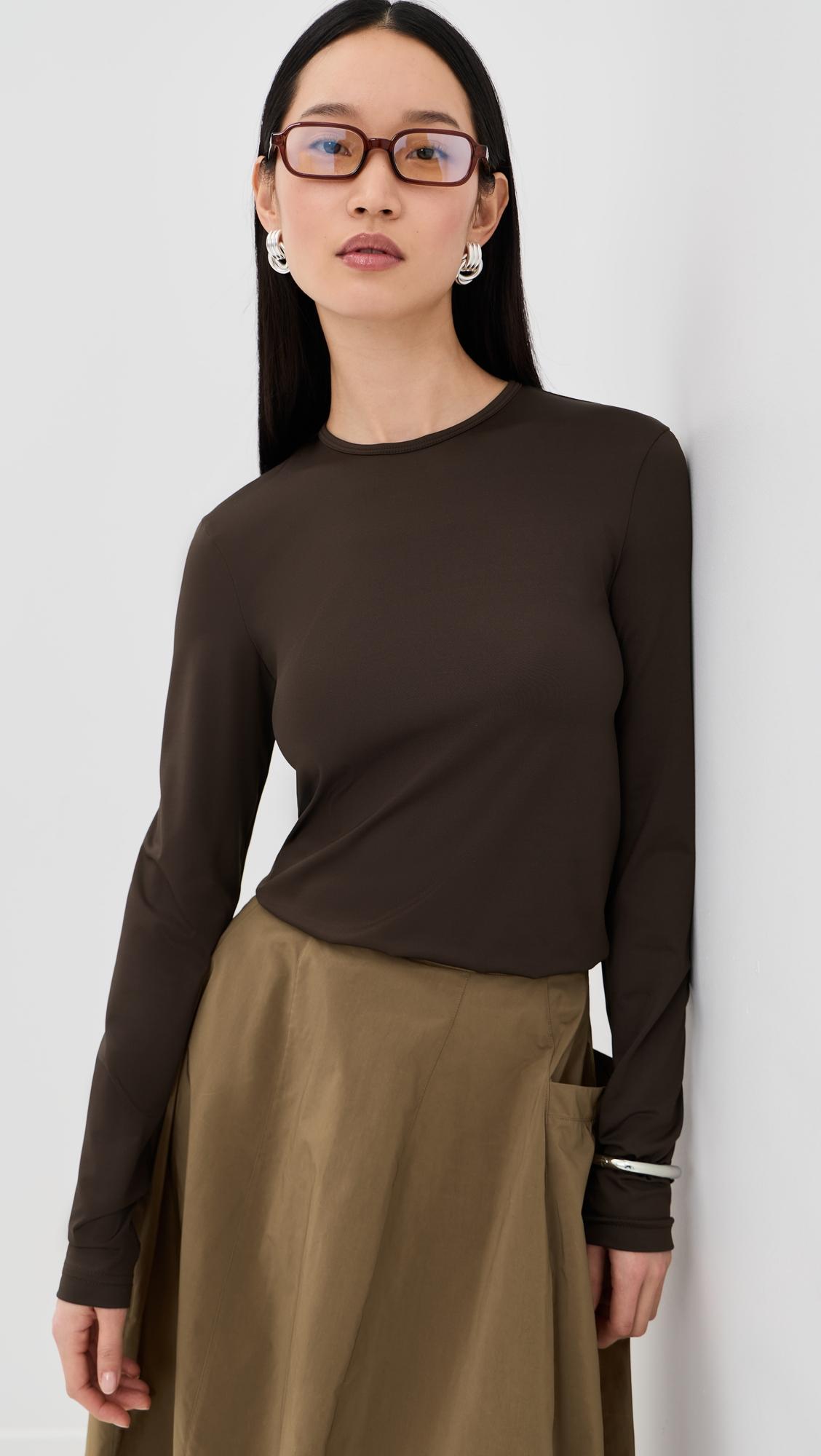 stretch lightweight tech knit crewneck pullover t-shirt