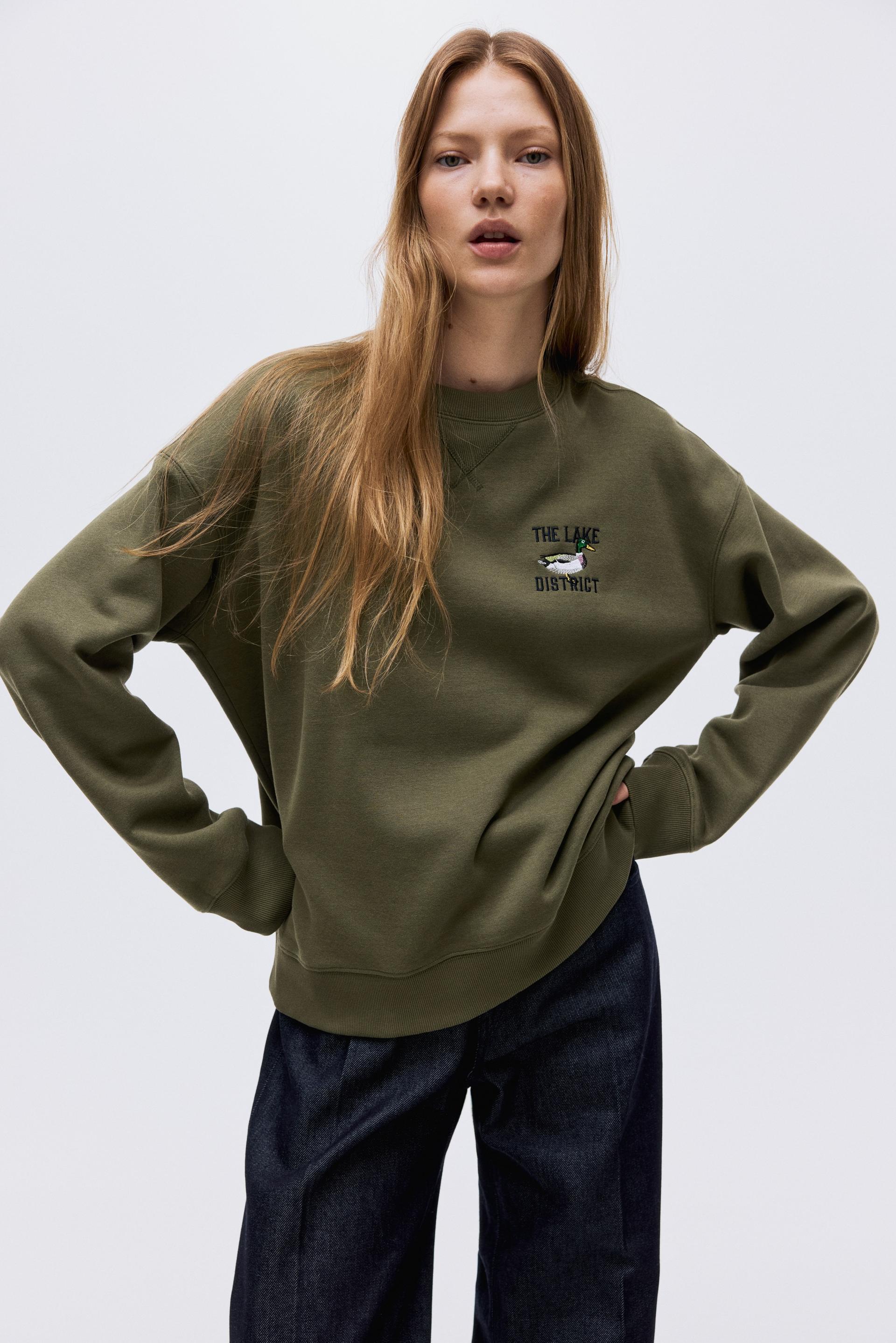 sweatshirt with text motif
