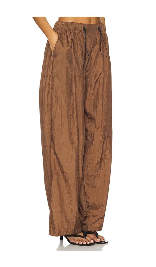 swf parachute draped wide-leg pant in brown.