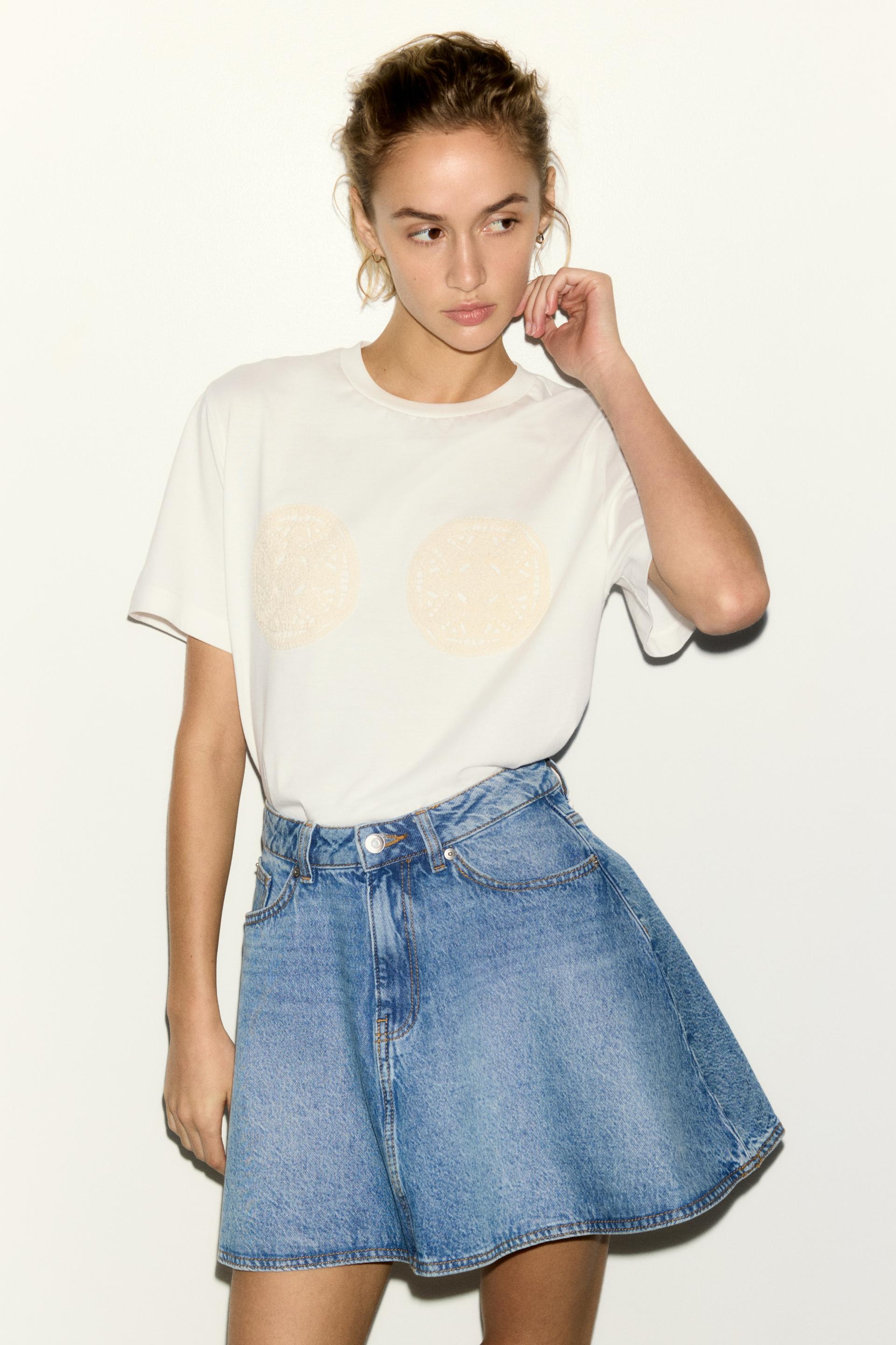 t-shirt with embroidered motif