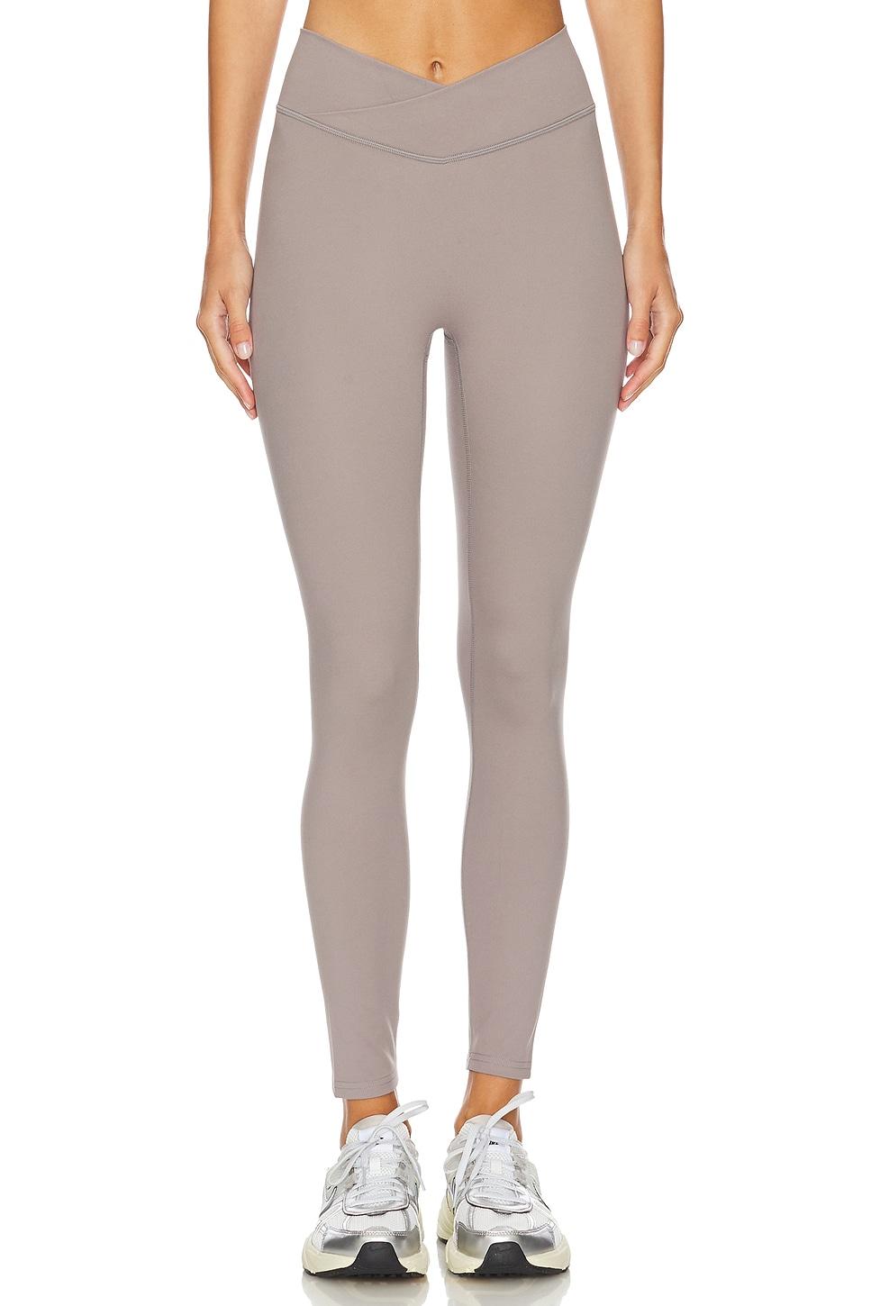 the v legging