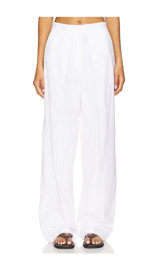 theory pleat pant in white.