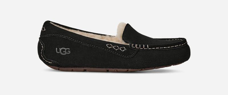 ugg® women's ansley sheepskin suede slipper in black/,