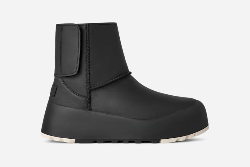 ugg® women's classic streetscape leather classic boots in black/jasmine,