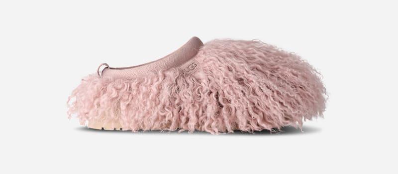 ugg® women's tazz fluff momma sheepskin slippers in fawn,