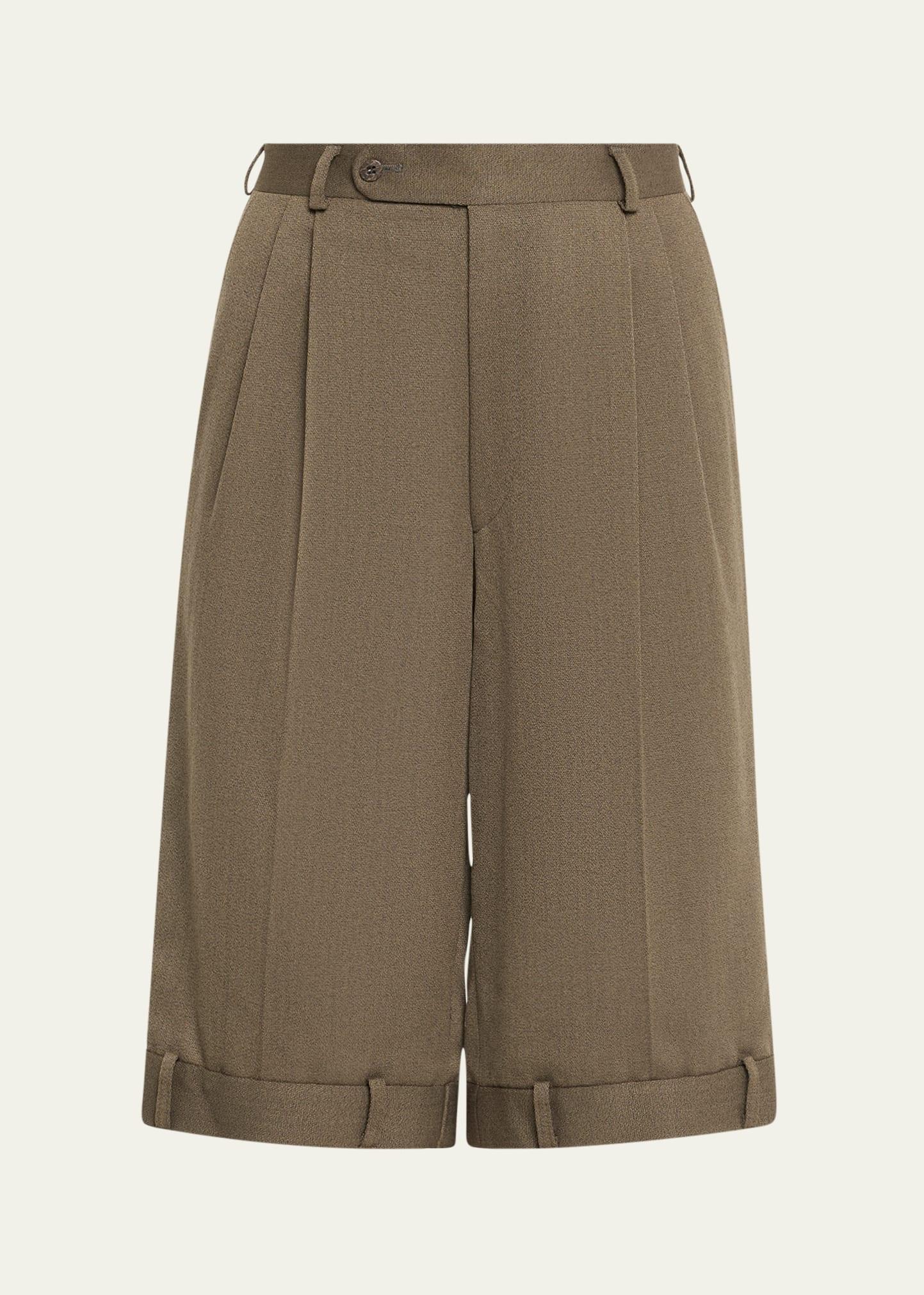 upside-down pleated bermuda shorts