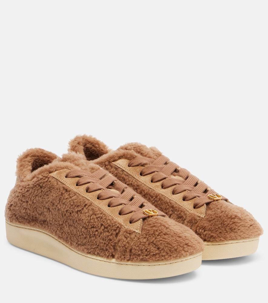 valentino garavani royco vlogo suede