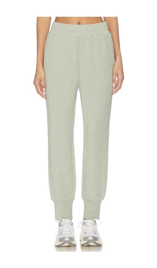 varley the slim cuff 27.5 pant in sage.