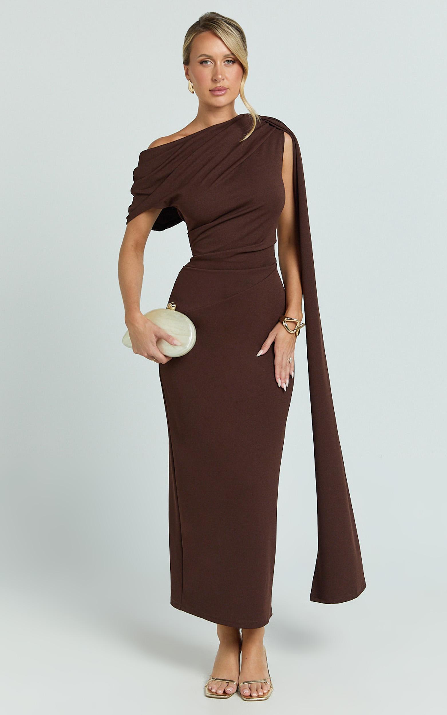 visenta midi dress - asymmetrical sleeve dress in brown