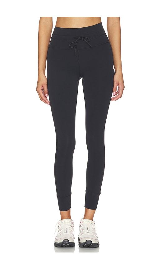vuori daily form legging in black.