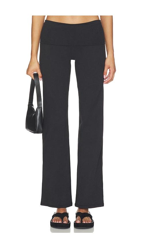 vuori halo foldover pant in black.