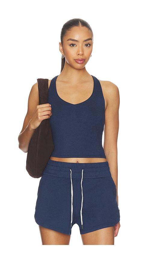 vuori halo performance crop tank in blue.