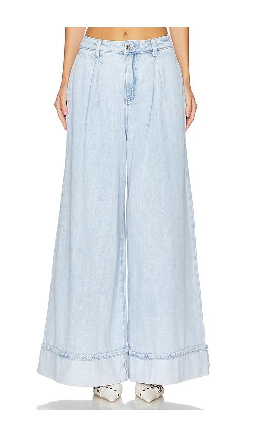 weworewhat pleated wide leg jeans in denim-light.